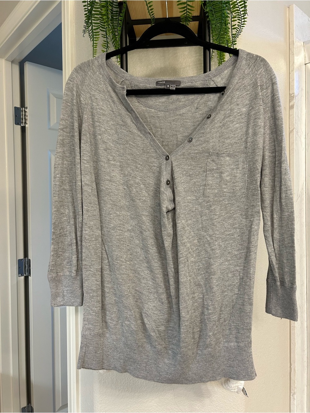 Vince Light Gray Long-Sleeve Henley Knit Top (bin B)